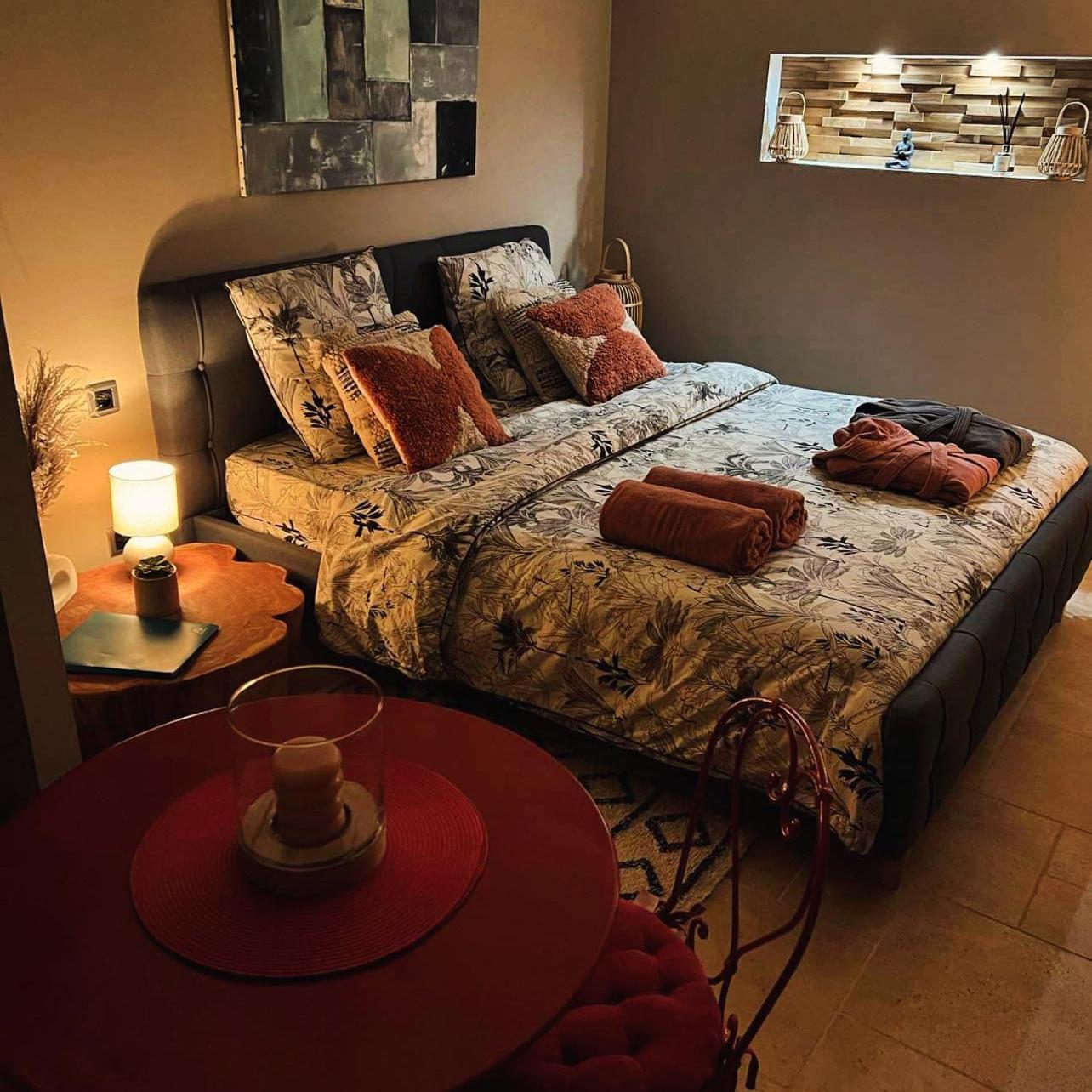 Le Cocoon Lodge Du Gapeau & Massage Solliès-Pont Esterno foto